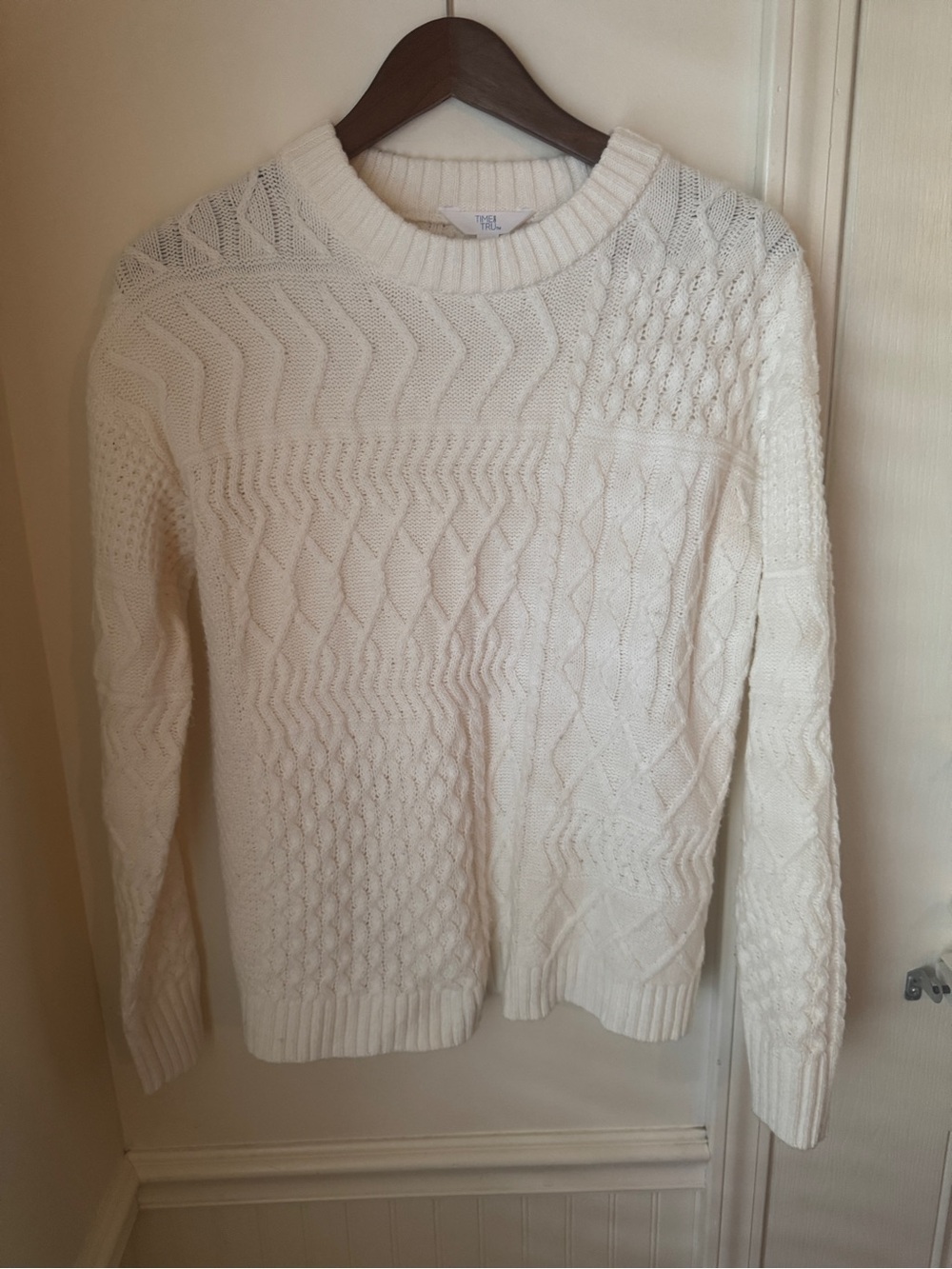 Time and Tru Cream Cable Knit Crewneck Sweater‎ Size Small